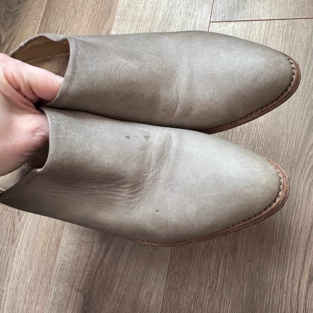 Puppy Barley Mule Heels - Picture 2 of 10